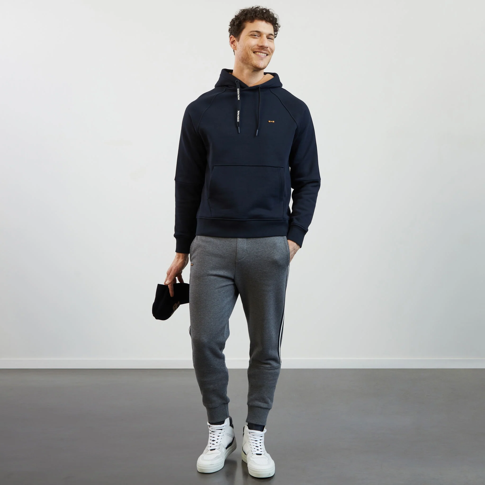 Sweat bleu foncé à capuche détails Eden Park flockés Eden Park – Image 3