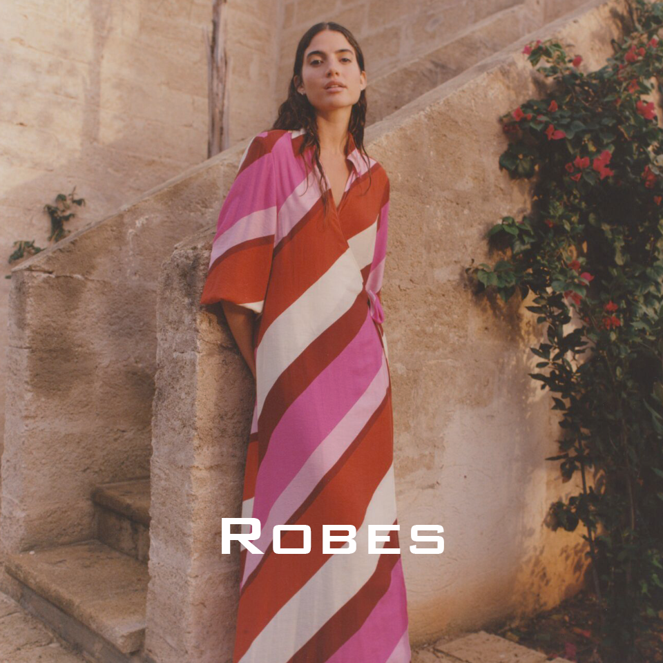Image d'une femme portant une robe longue tricolore. Bouton pour accéder a la page des robes de la boutique en ligne Guinement.